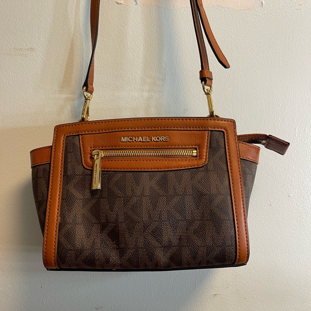 MICHAEL MICHAEL KORS SELMA ZIP MEDIUM MESSENGER BAG Saffiano LEATHER BROWN